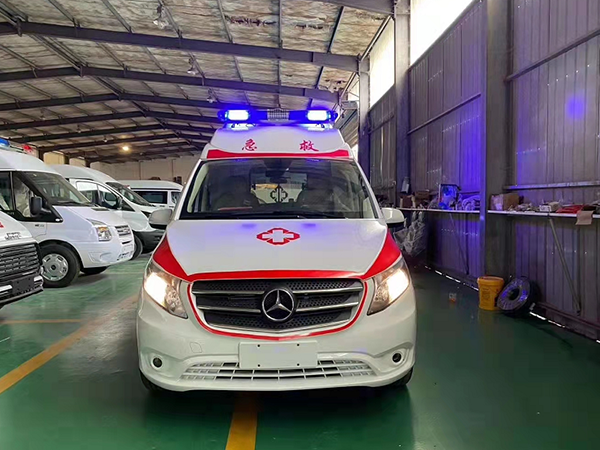 奔驰监护型负压救护车