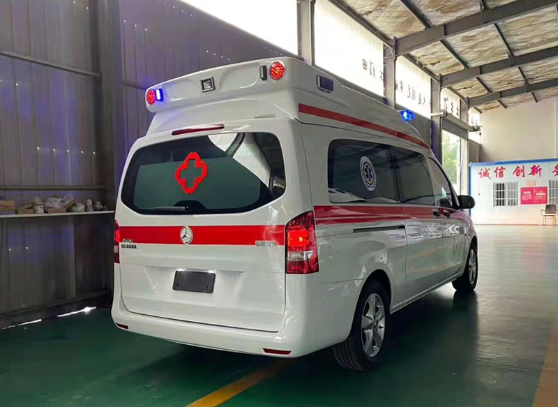 奔驰监护型负压救护车