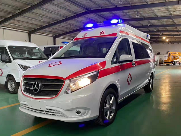 奔驰监护型救护车