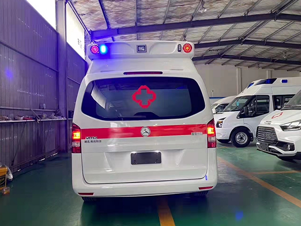 奔驰监护型救护车