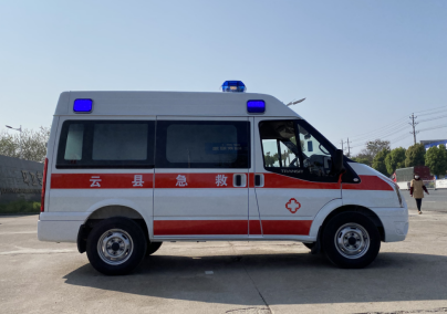 福特V348短轴中顶转运型救护车