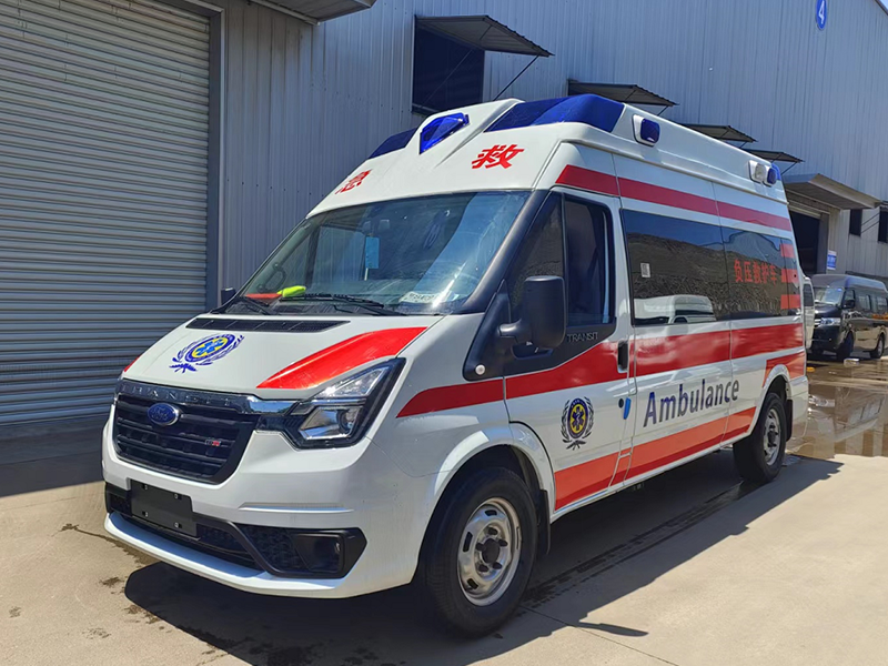 福特V348长轴福星监护型负压救护车