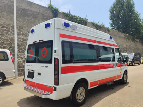 福特V348长轴高顶监护型救护车