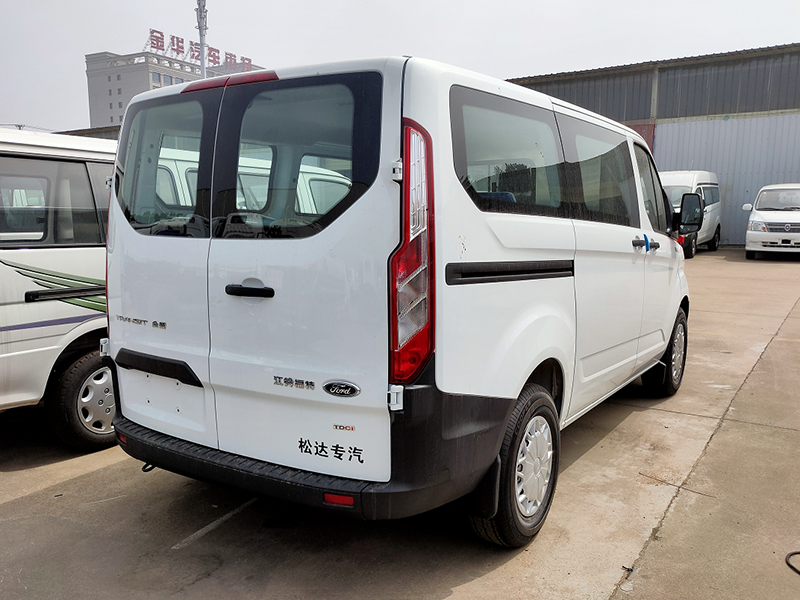 福特新全顺（汽油短轴低顶）救助车