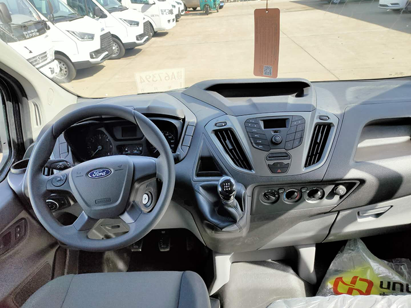 福特新全顺（汽油短轴低顶）救助车