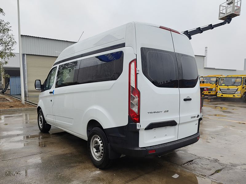 福特新全顺（汽油中轴）自动档救助车