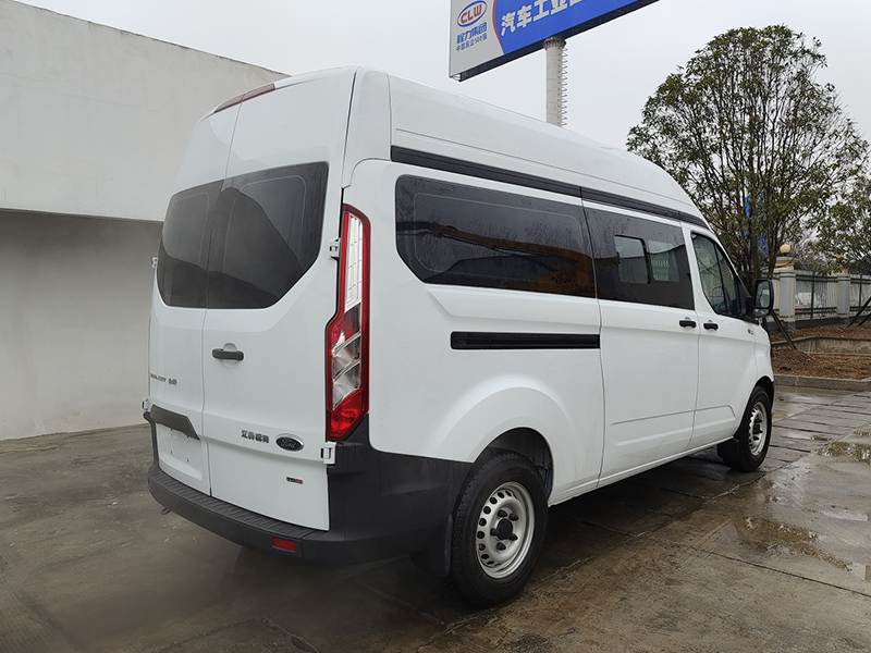 福特新全顺（汽油中轴）自动档救助车